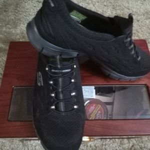 Sketchers Gratis Full Circle Women's size 10 slip on shoes black suede